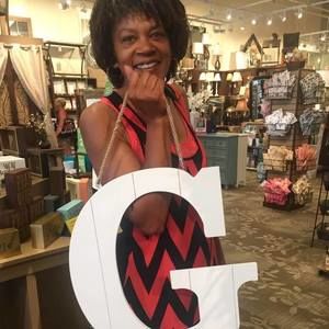 Meet your Posher, Sharon